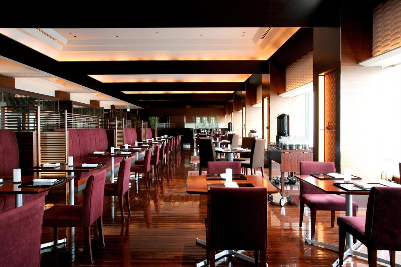 Готель Intercontinental Yokohama Grand By Ihg Екстер'єр фото The interior of the lounge